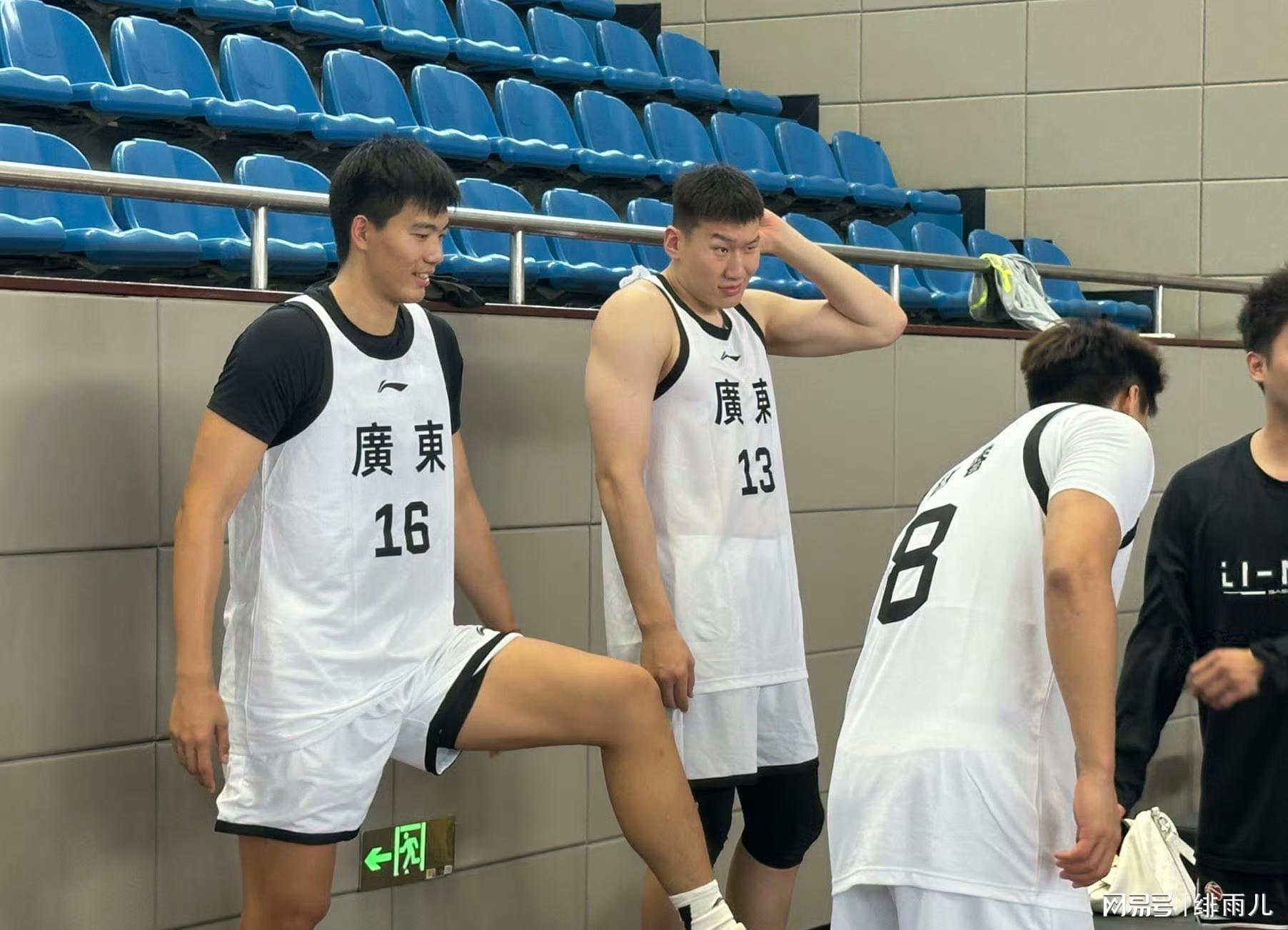 广东备战全运会！“黑白矮”驰援杜锋，男篮四大中锋正式到位！